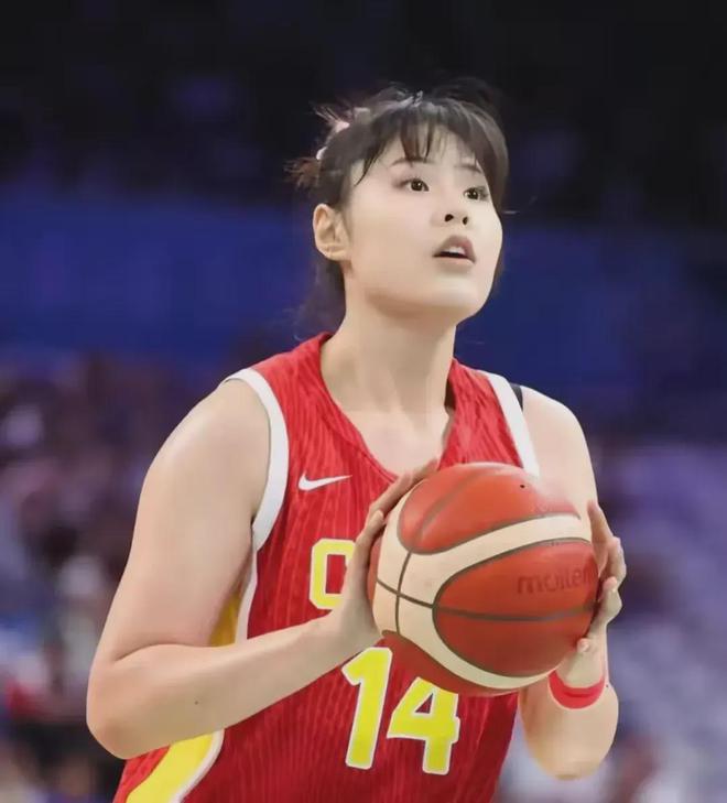 女篮全能大将连胜，助力夺魁