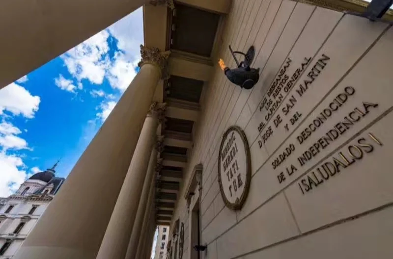 包含布宜诺斯艾利斯独立防守反击战术成亮点，挑战欧洲豪强的词条