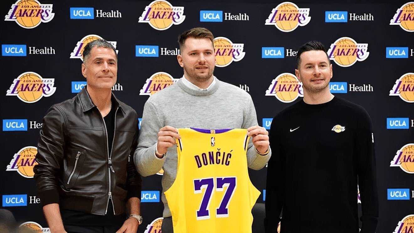 包含NBA：湖人队总经理佩林卡接受采访时表示，会满足球队的阵容需求，让球队下赛季更强大的词条