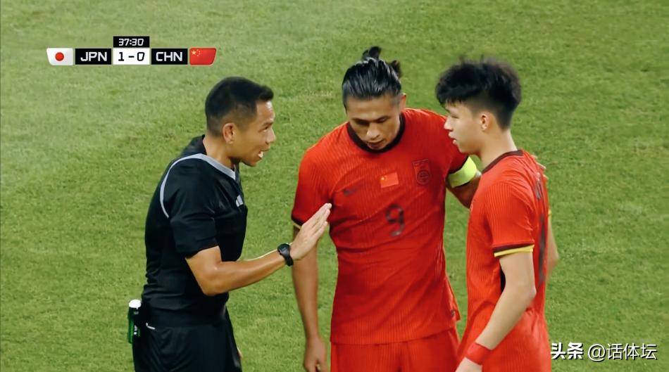 包含国足评分：颜骏凌张玉宁表现尚可后腰表现难如人意的词条