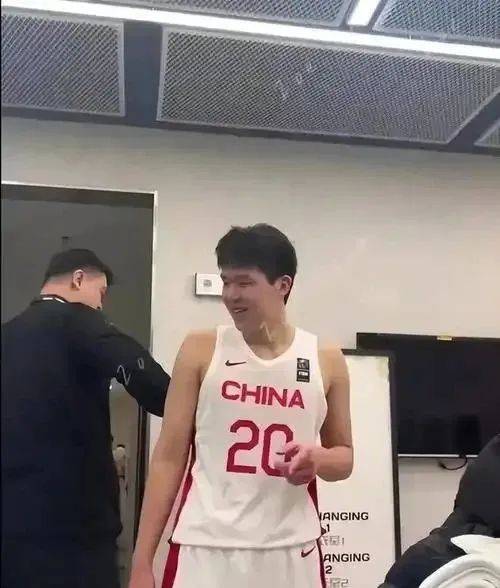爱游戏体育入口-关于杨瀚森8+8+5+3篮板创新高开拓者击败火箭的信息