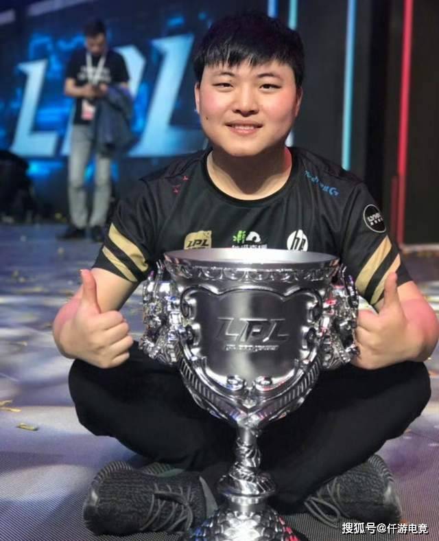 爱游戏体育入口-LOL名人堂不按赛区轮换！Knight谈石油杯目标：碾碎别人的牌子(knight名梗)