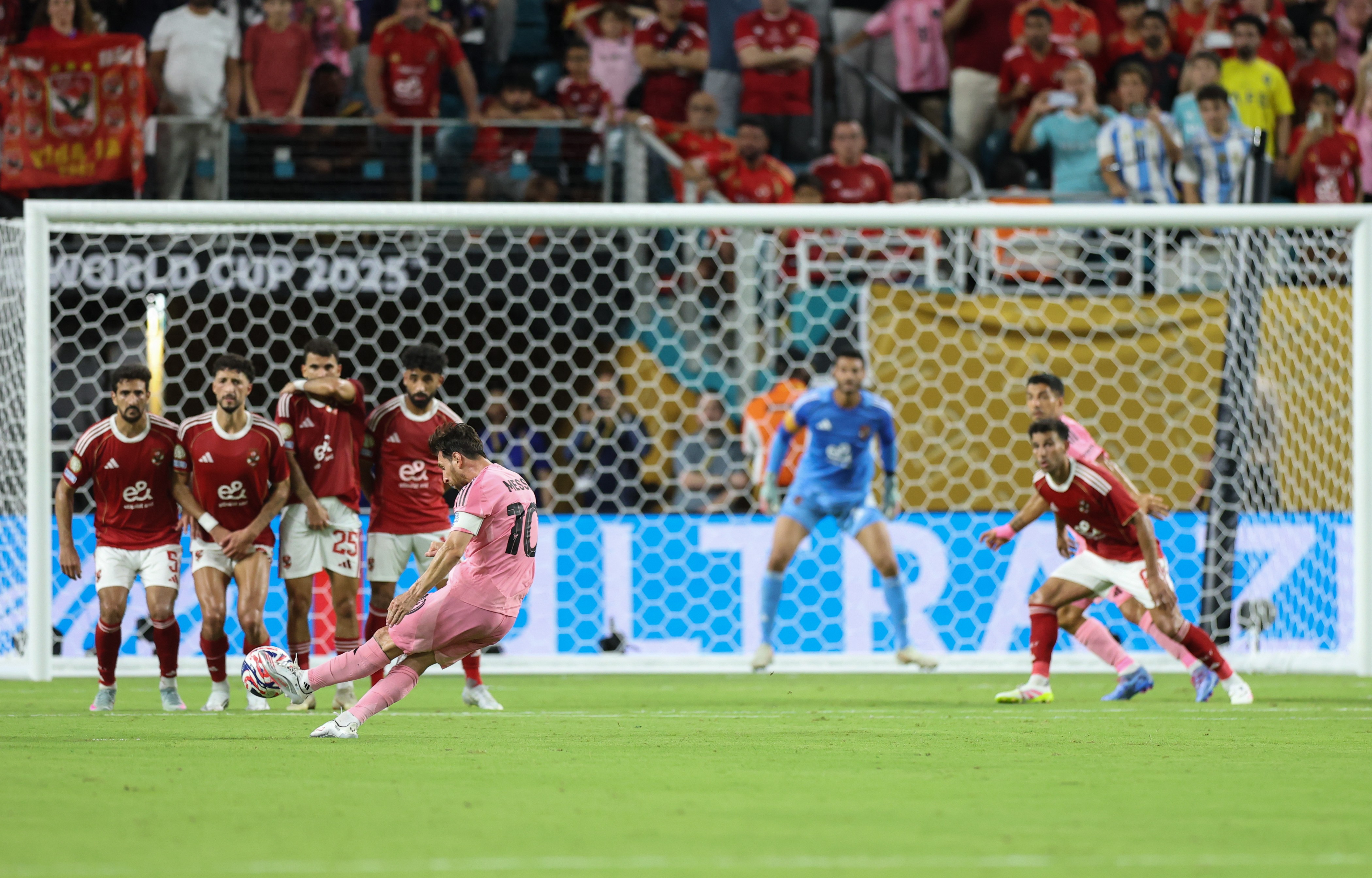 0-4到3-1！西甲豪门起死回生，避免世俱杯出局，8分钟3球(西甲足球ds)